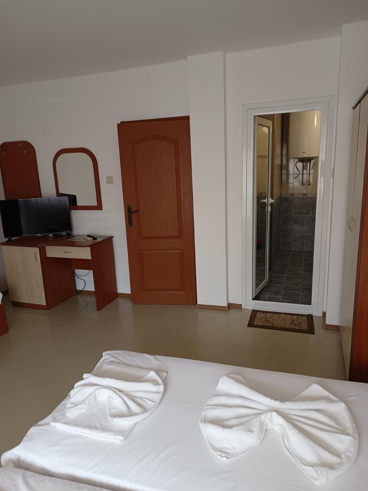 Guest House Ralitsa Pomorie Bagian luar foto