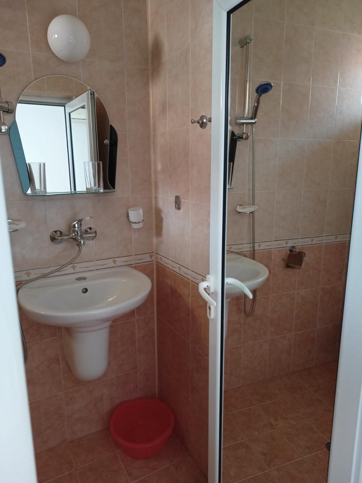 Guest House Ralitsa Pomorie Bagian luar foto